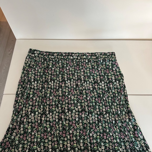 Green Floral Mini Skirt NEVER WORN Size XL - Picture 2 of 3